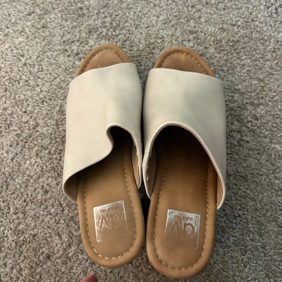 Dolce Vita Tan/Cream Platform Slides - Picture 2 of 5